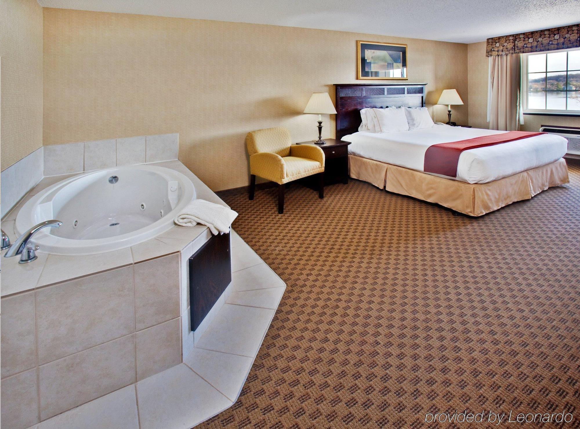 Holiday Inn Express Le Claire Riverfront-Davenport By Ihg מראה חיצוני תמונה